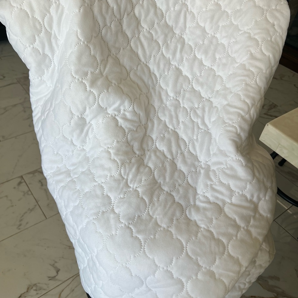 Crib mattress protector